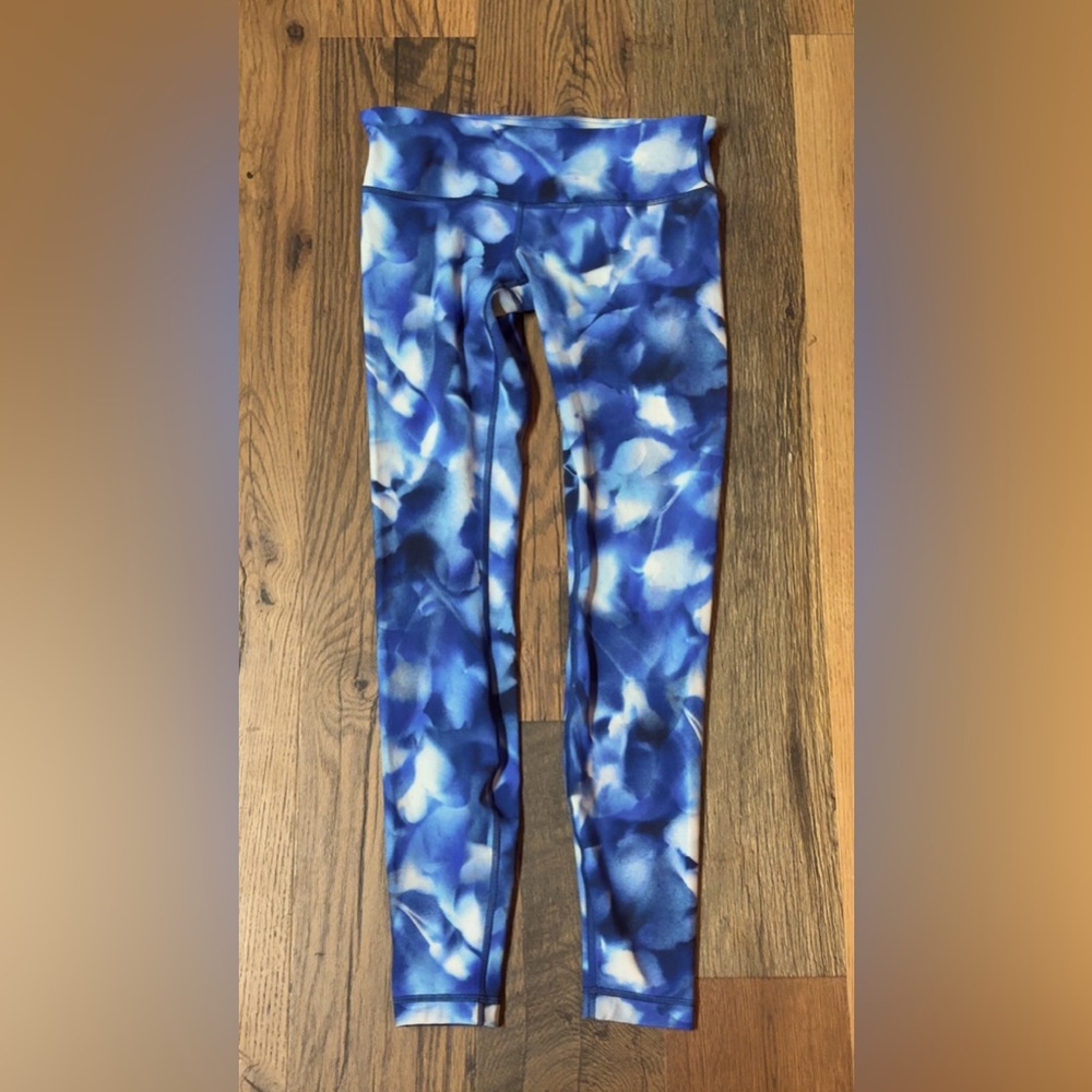 Lululemon blue and white leggings size 6